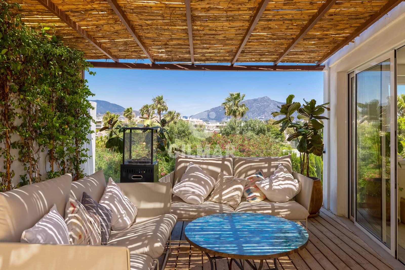 4 bedroom Semi-detached Villa for sale in Guadalmina with pool garage - € 1,125,000 (Ref: 9821601)