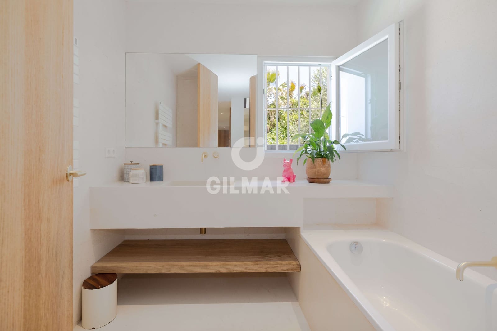 4 bedroom Semi-detached Villa for sale in Guadalmina with pool garage - € 1,125,000 (Ref: 9821601)