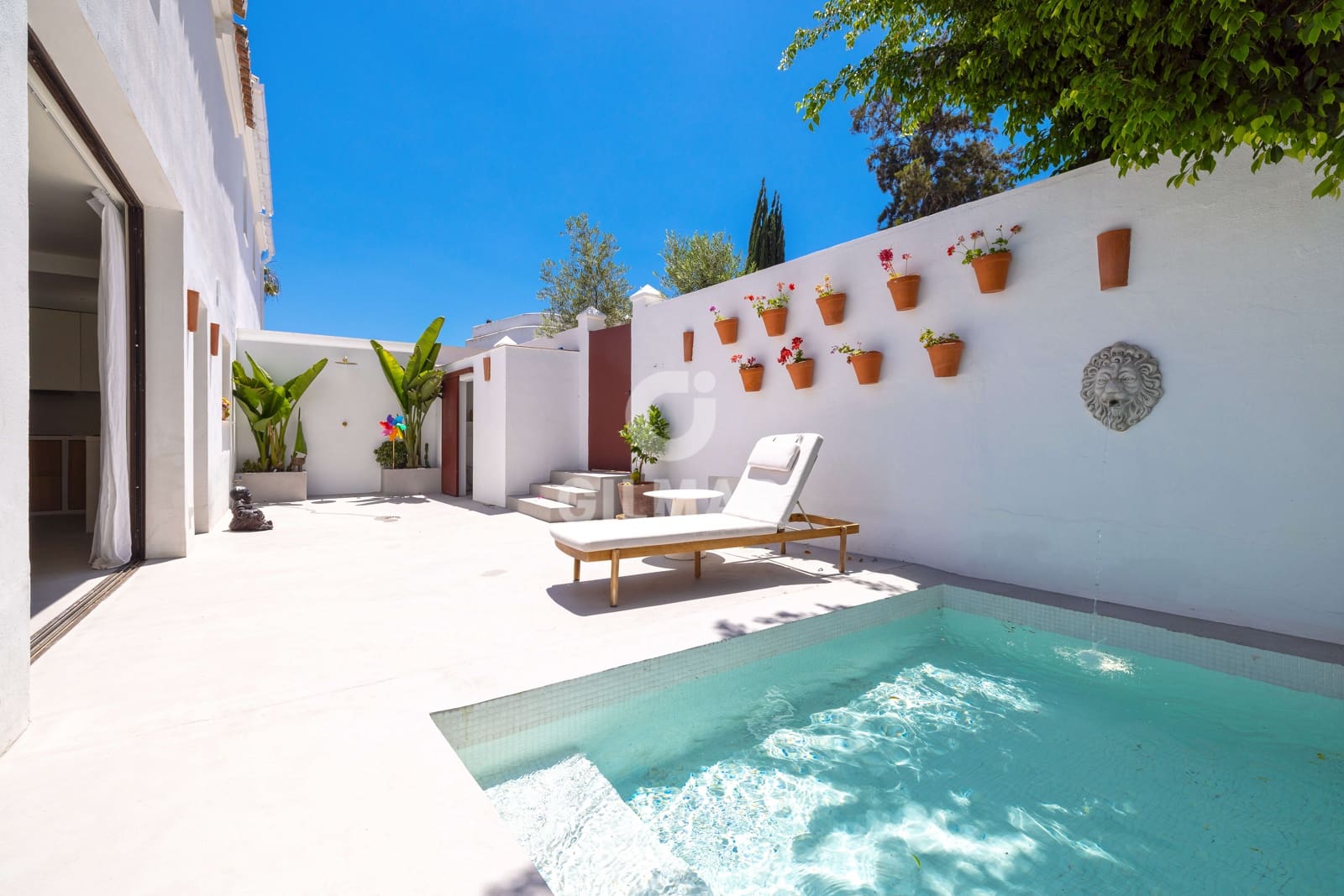 4 bedroom Semi-detached Villa for sale in Guadalmina with pool garage - € 1,125,000 (Ref: 9821601)