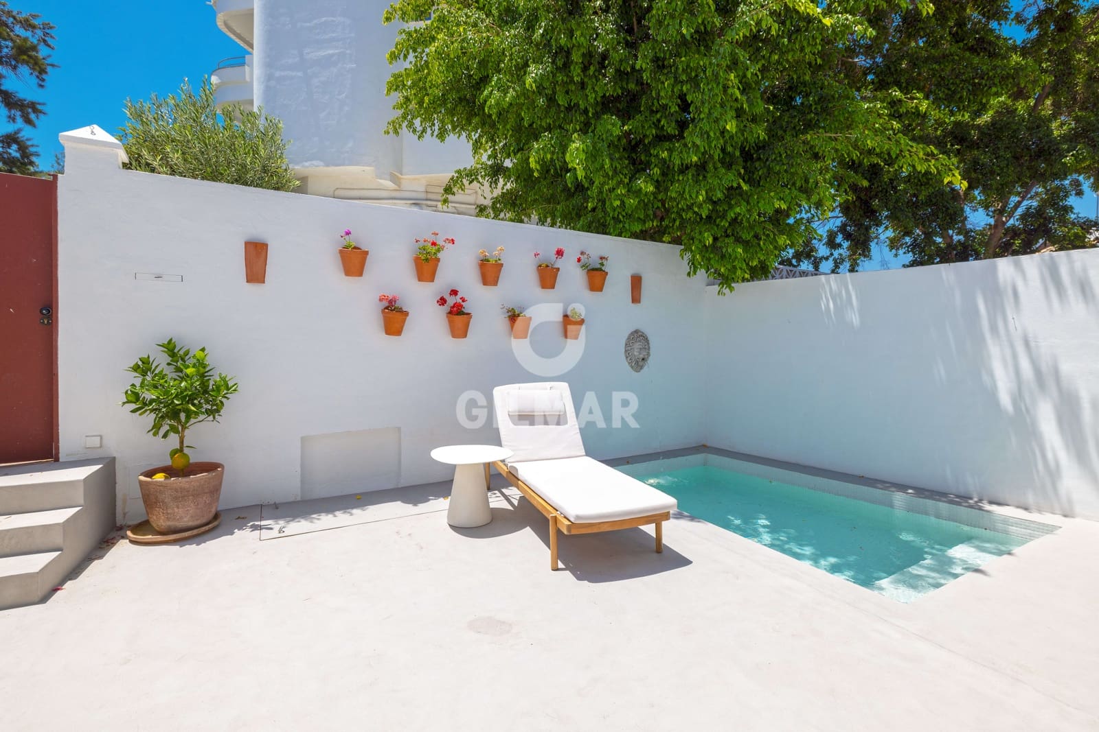 4 bedroom Semi-detached Villa for sale in Guadalmina with pool garage - € 1,125,000 (Ref: 9821601)