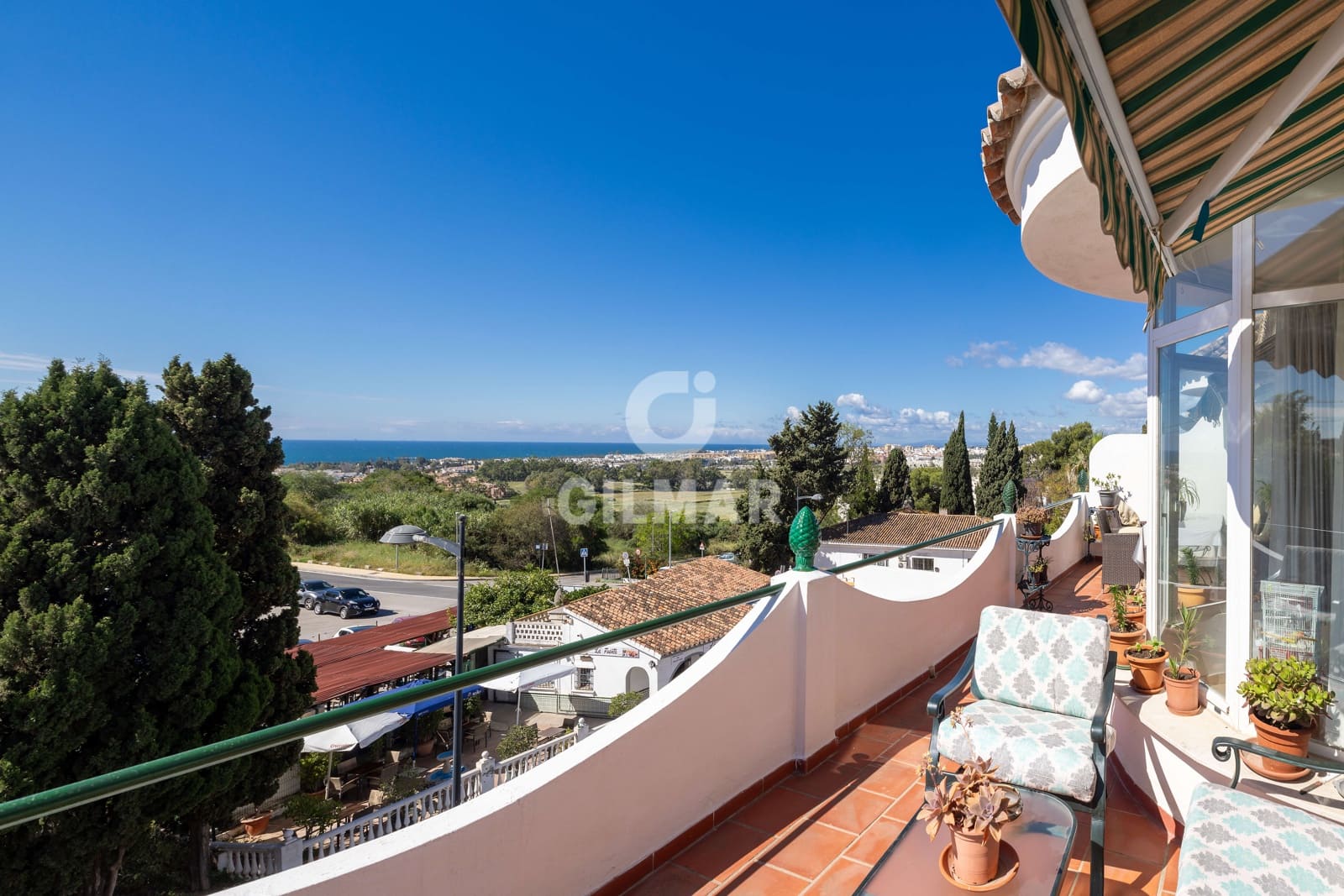 4 makuuhuone Paritalo myytävänä paikassa Nueva Andalucia mukana 
autotalli - 650 000 € (Ref: 9823666)