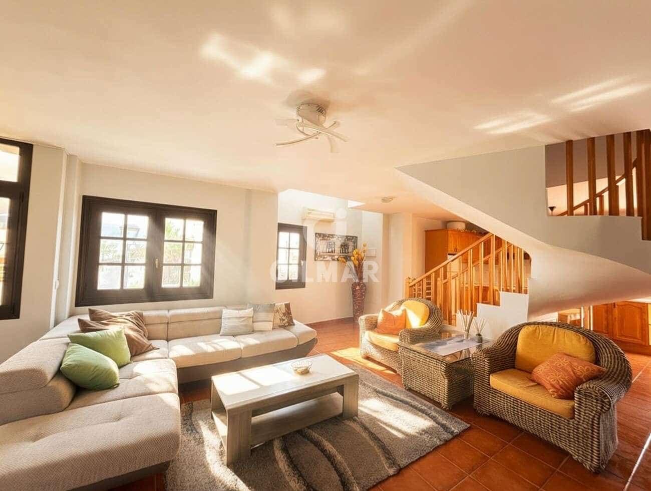 3 bedroom Semi-detached Villa for sale in Costa del Silencio with pool - € 425,000 (Ref: 9824057)