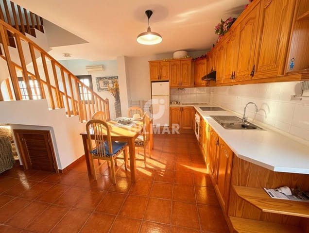 3 soverom Kjedet enebolig til salgs i Costa del Silencio, Arona med svømmebasseng - € 425 000 (Ref: 9824057)
