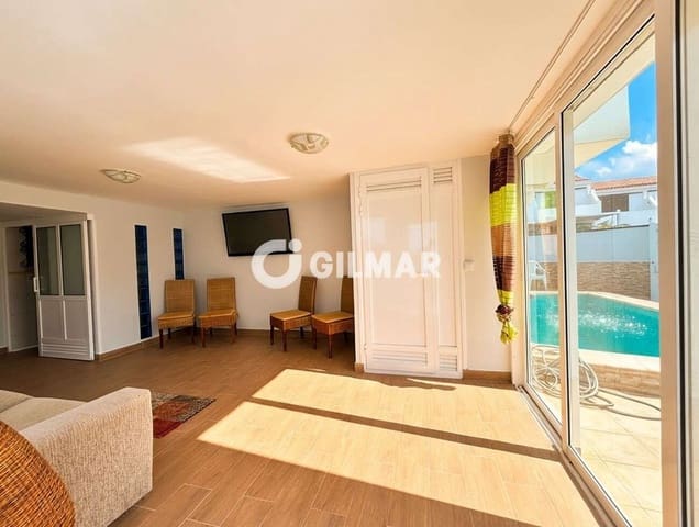 3 soveværelse Semi-Rækkehus til salg i Costa del Silencio, Arona med swimmingpool - € 425.000 (Ref: 9824057)