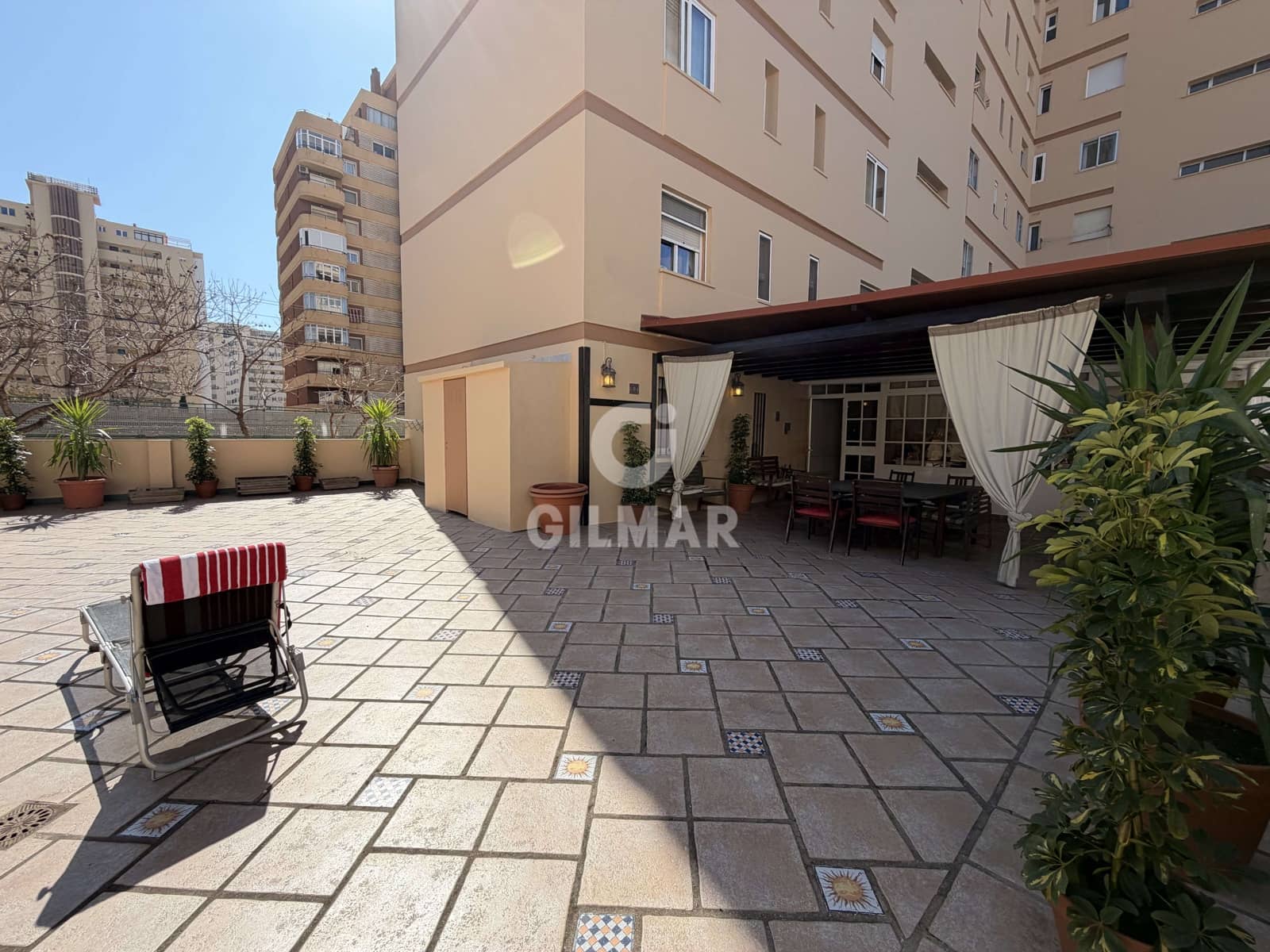 2 slaapkamer Flat te koop in Fuengirola - € 565.000 (Ref: 9827532)