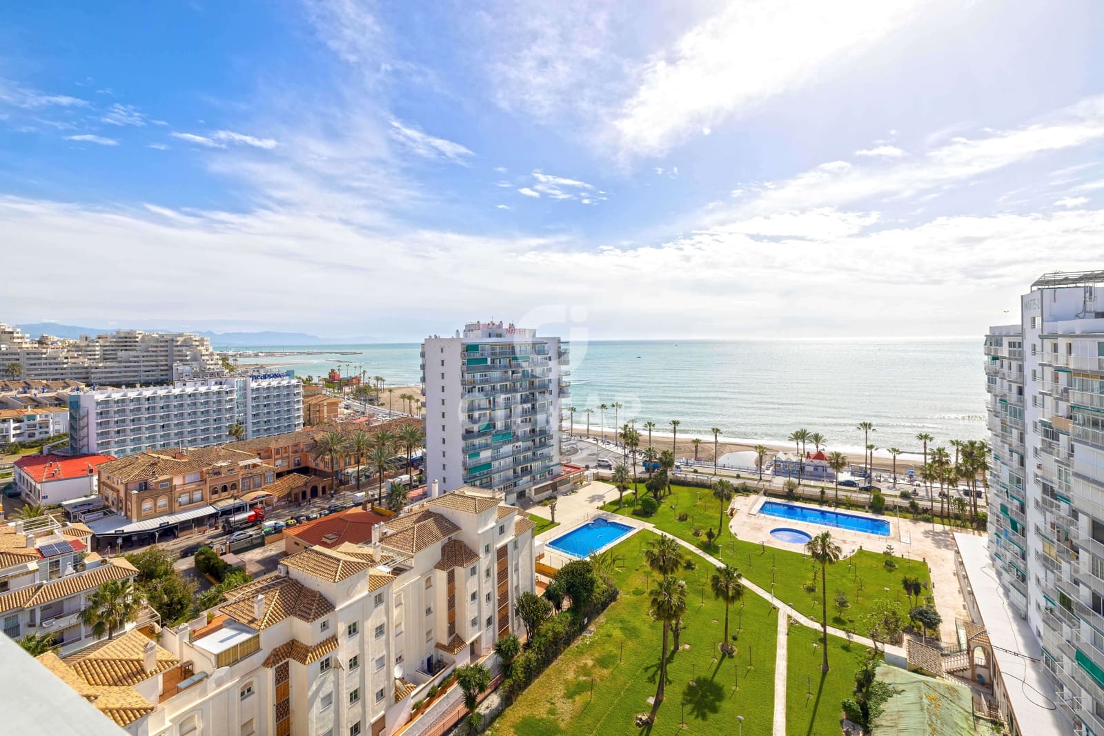 2 soverom Leilighet til salgs i Benalmadena Costa med svømmebasseng - € 365 000 (Ref: 9827534)