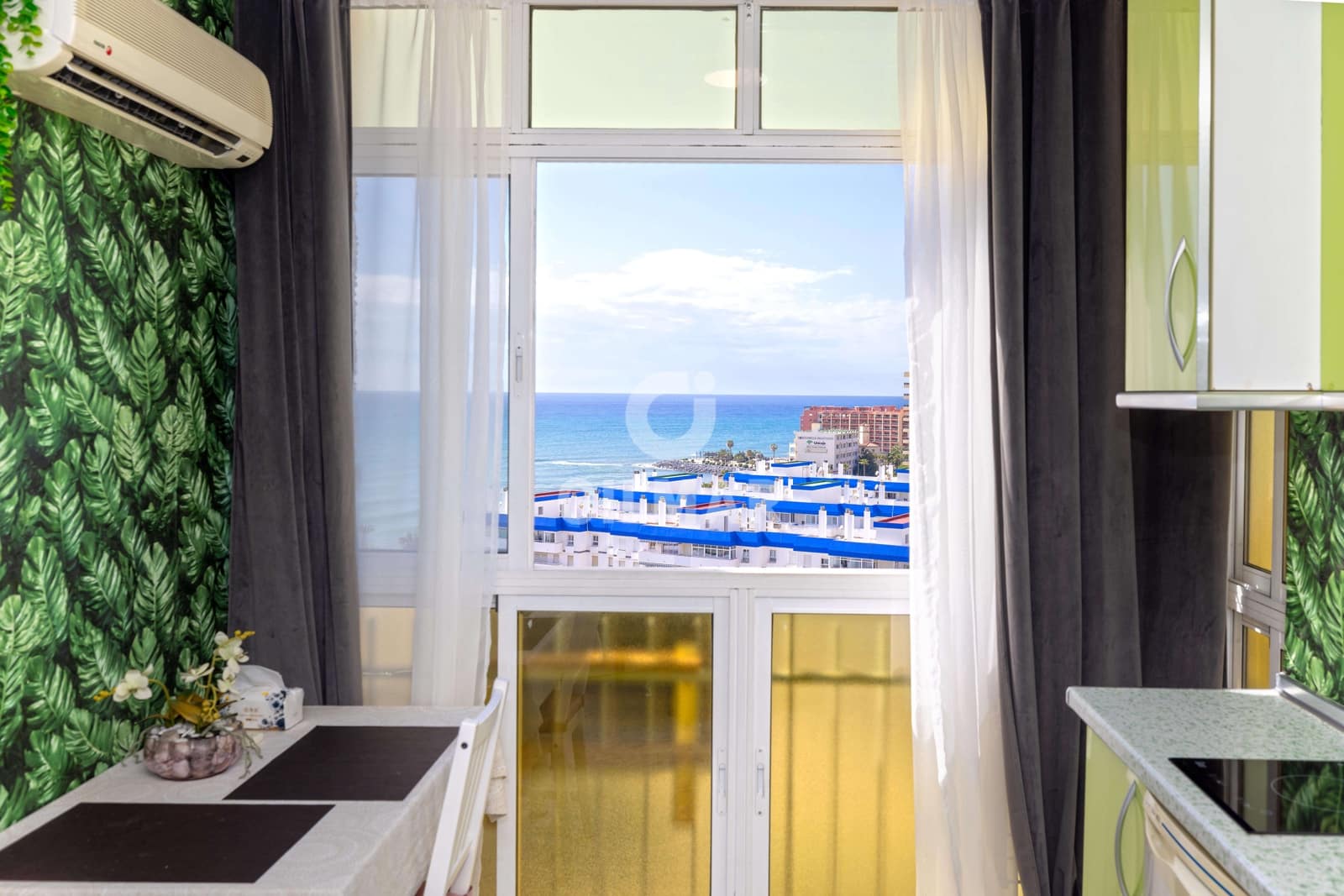 2 soverom Leilighet til salgs i Benalmadena Costa med svømmebasseng - € 365 000 (Ref: 9827534)