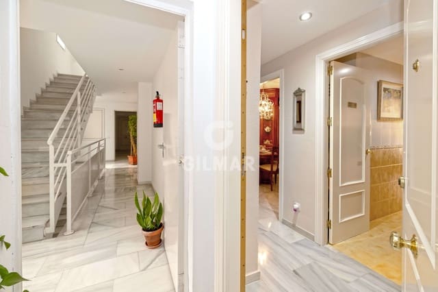 2 makuuhuone Asunto myytävänä paikassa Benalmadena Costa, Benalmádena mukana uima-altaan 
autotalli - 424 200 € (Ref: 9827537)