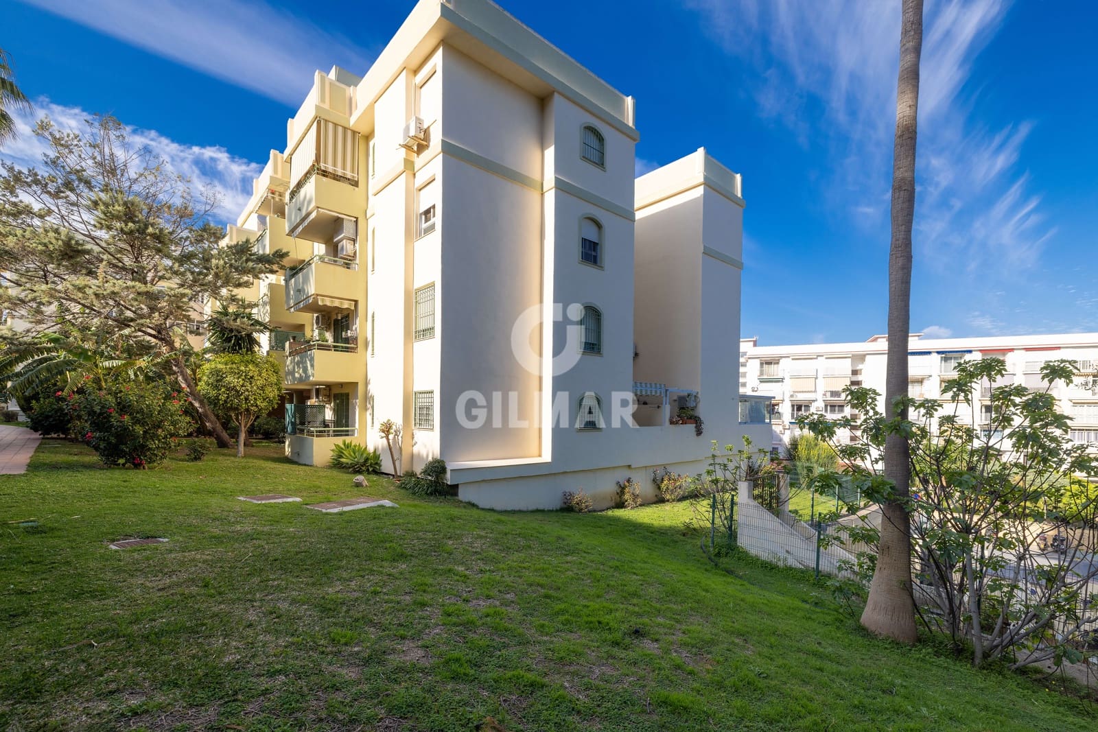 Piso de 3 habitaciones en Torremolinos en venta con piscina garaje - 359.000 € (Ref: 9827538)