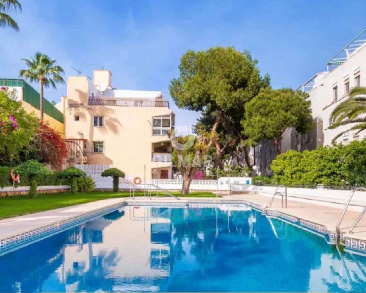Piso de 2 habitaciones en Torremolinos en venta con piscina - 420.000 € (Ref: 9827540)
