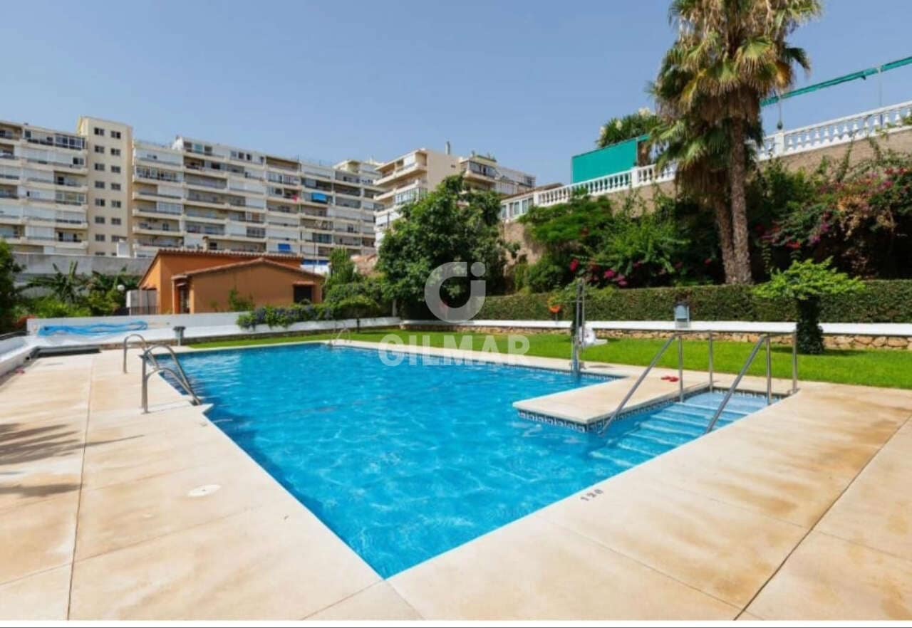 Piso de 2 habitaciones en Torremolinos en venta con piscina - 420.000 € (Ref: 9827540)