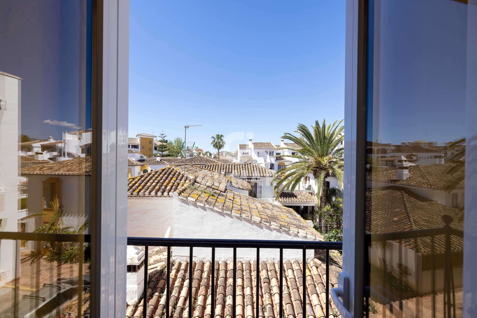 2 slaapkamer Flat te koop in Fuengirola met zwembad - € 549.000 (Ref: 9827542)
