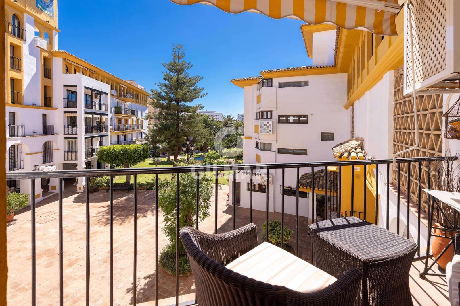 2 slaapkamer Flat te koop in Fuengirola met zwembad - € 549.000 (Ref: 9827542)