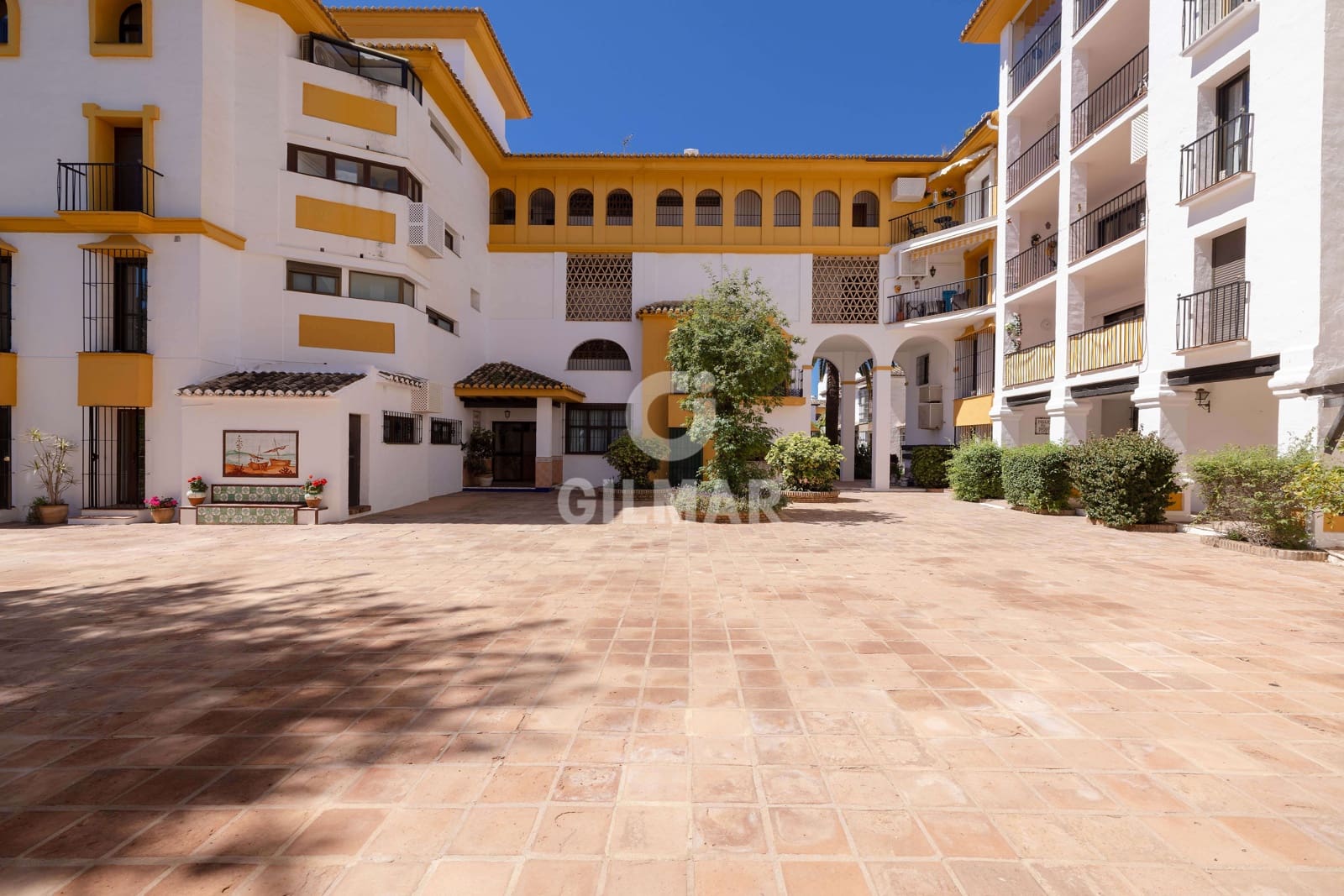 2 slaapkamer Flat te koop in Fuengirola met zwembad - € 549.000 (Ref: 9827542)