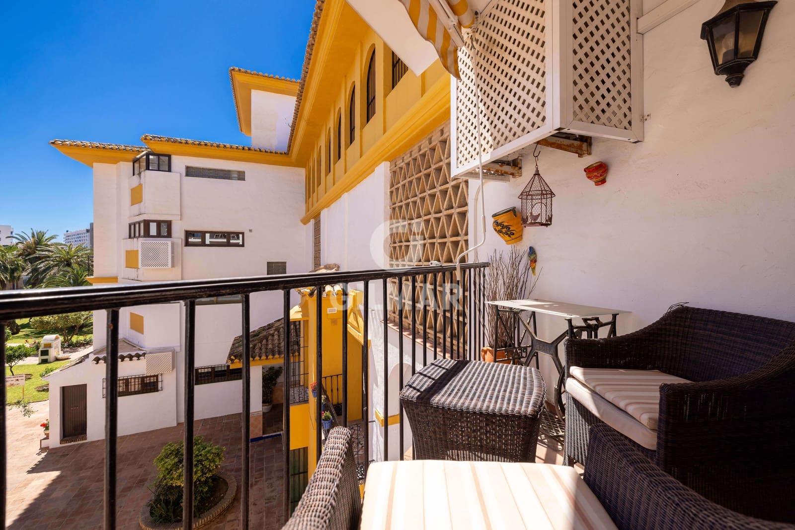 2 slaapkamer Flat te koop in Fuengirola met zwembad - € 549.000 (Ref: 9827542)