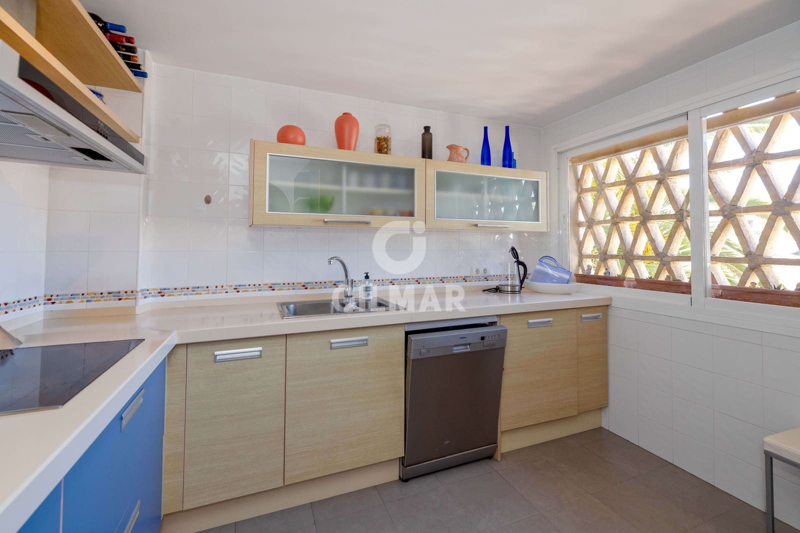 2 slaapkamer Flat te koop in Fuengirola met zwembad - € 549.000 (Ref: 9827542)