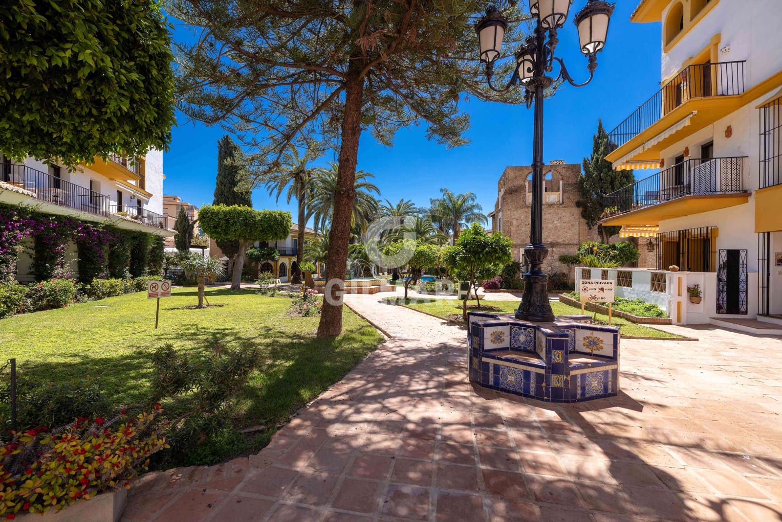 2 slaapkamer Flat te koop in Fuengirola met zwembad - € 549.000 (Ref: 9827542)