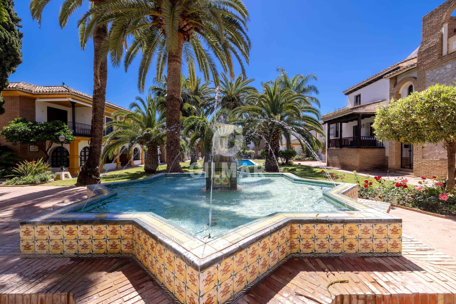 2 slaapkamer Flat te koop in Fuengirola met zwembad - € 549.000 (Ref: 9827542)