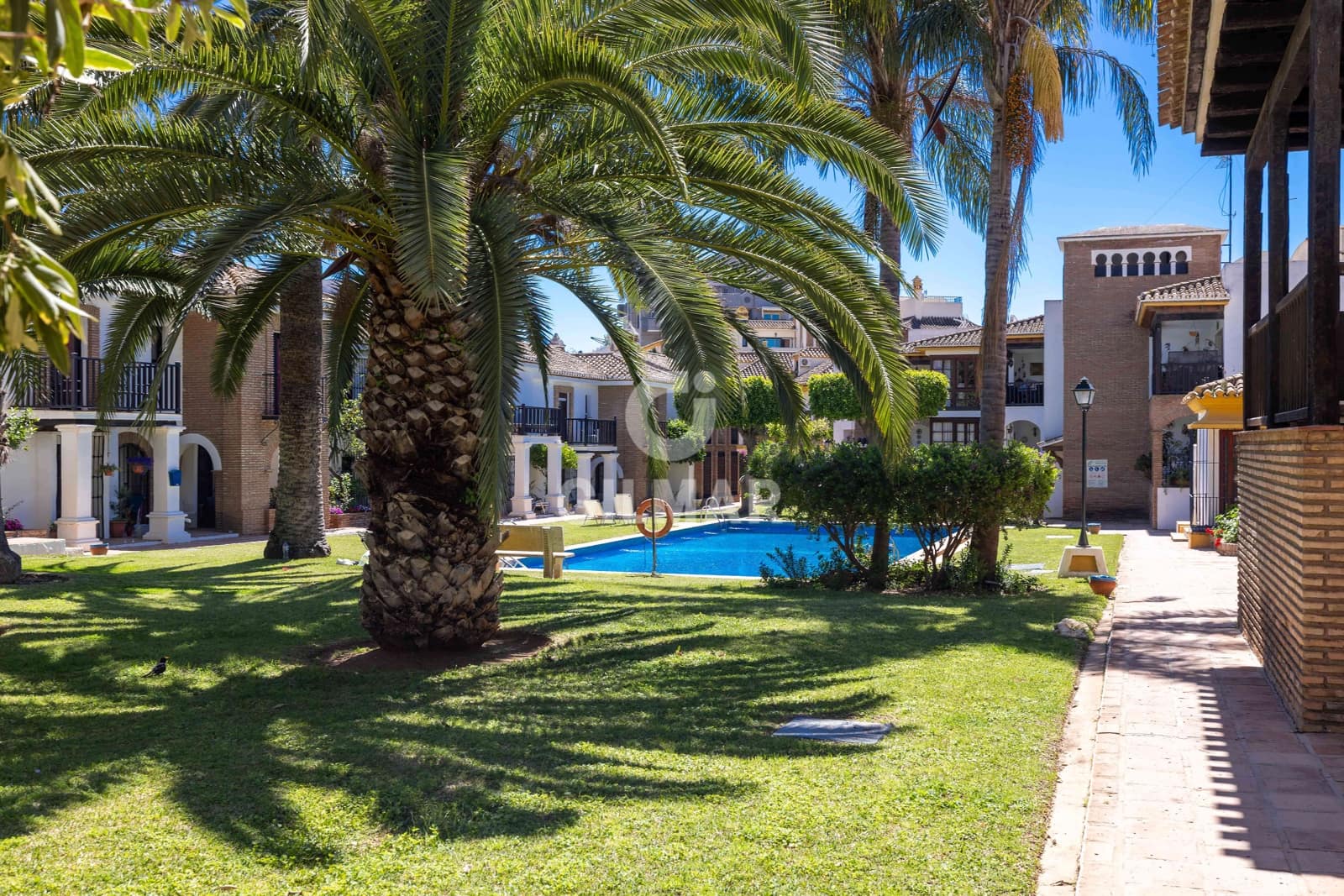 2 slaapkamer Flat te koop in Fuengirola met zwembad - € 549.000 (Ref: 9827542)