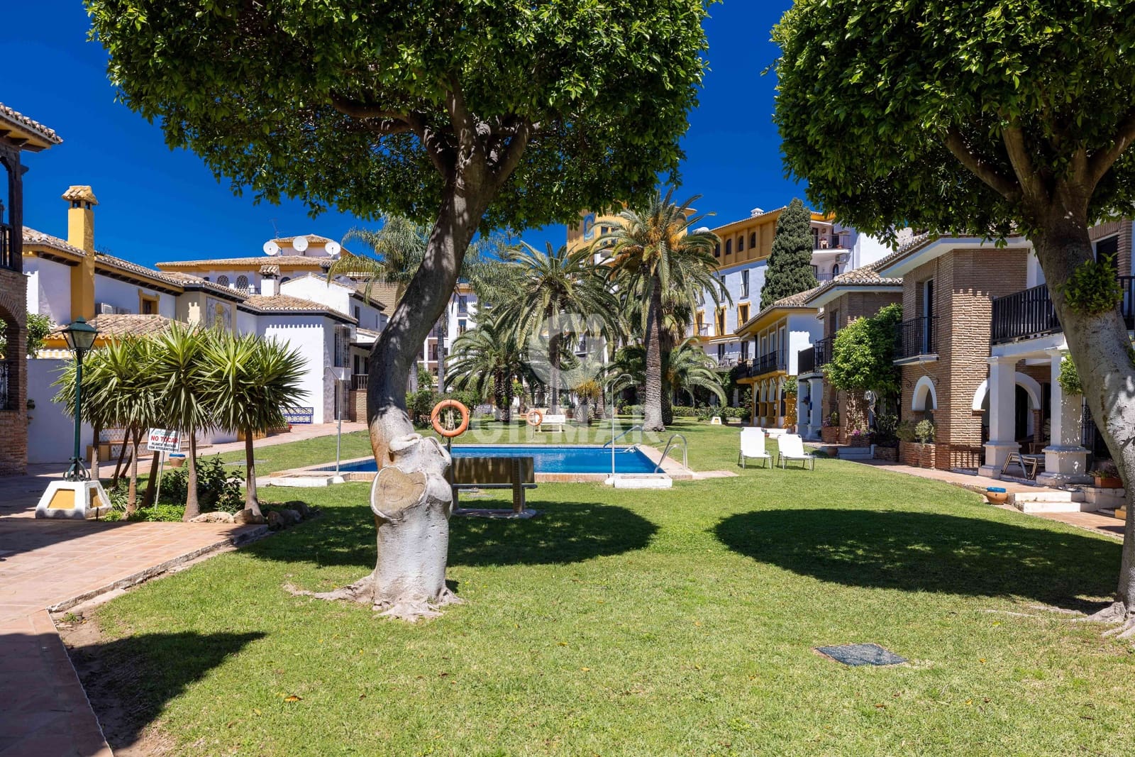 2 slaapkamer Flat te koop in Fuengirola met zwembad - € 549.000 (Ref: 9827542)
