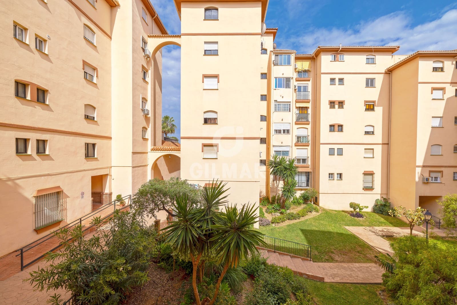 3 slaapkamer Flat te koop in Las Lagunas de Mijas met zwembad - € 320.000 (Ref: 9827545)