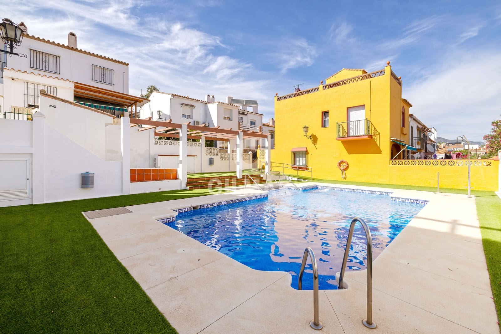 Adosado de 3 habitaciones en Las Lagunas de Mijas en venta con piscina - 470.000 € (Ref: 9827546)