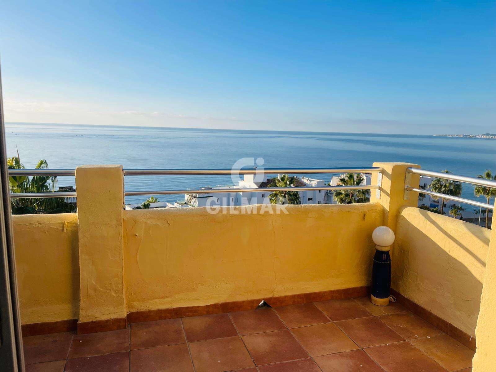 Piso de 3 habitaciones en Benalmadena Costa en venta con piscina garaje - 495.000 € (Ref: 9827549)