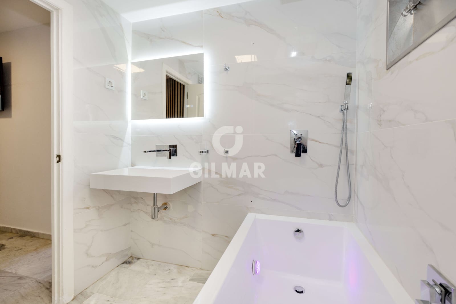3 bedroom Flat for sale in Benalmadena Costa with pool garage - € 495,000 (Ref: 9827549)