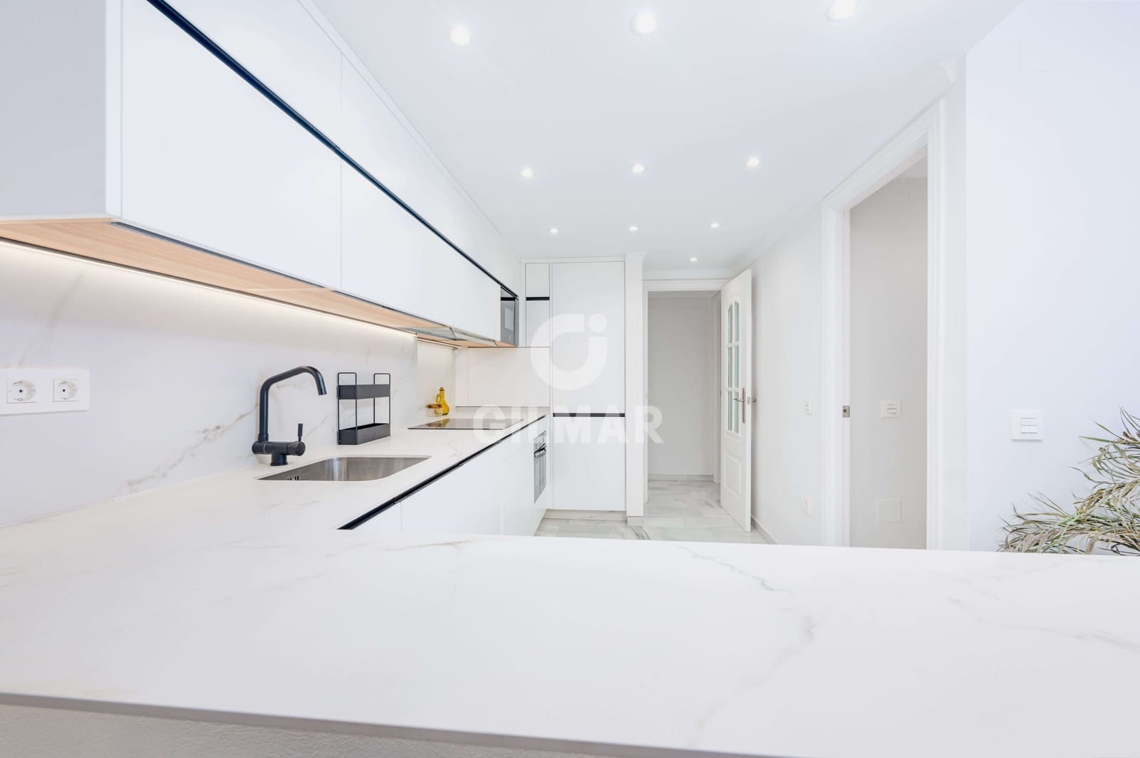 Piso de 2 habitaciones en Marbella en venta - 480.000 € (Ref: 9827550)