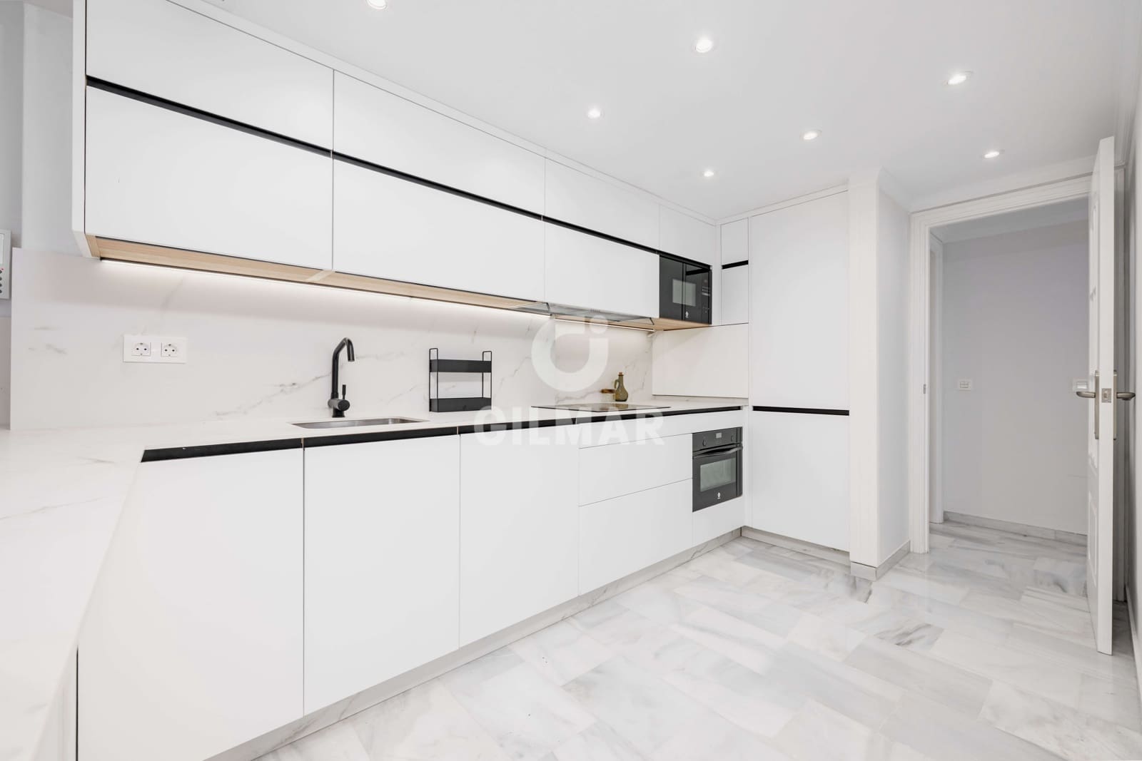 Piso de 2 habitaciones en Marbella en venta - 480.000 € (Ref: 9827550)