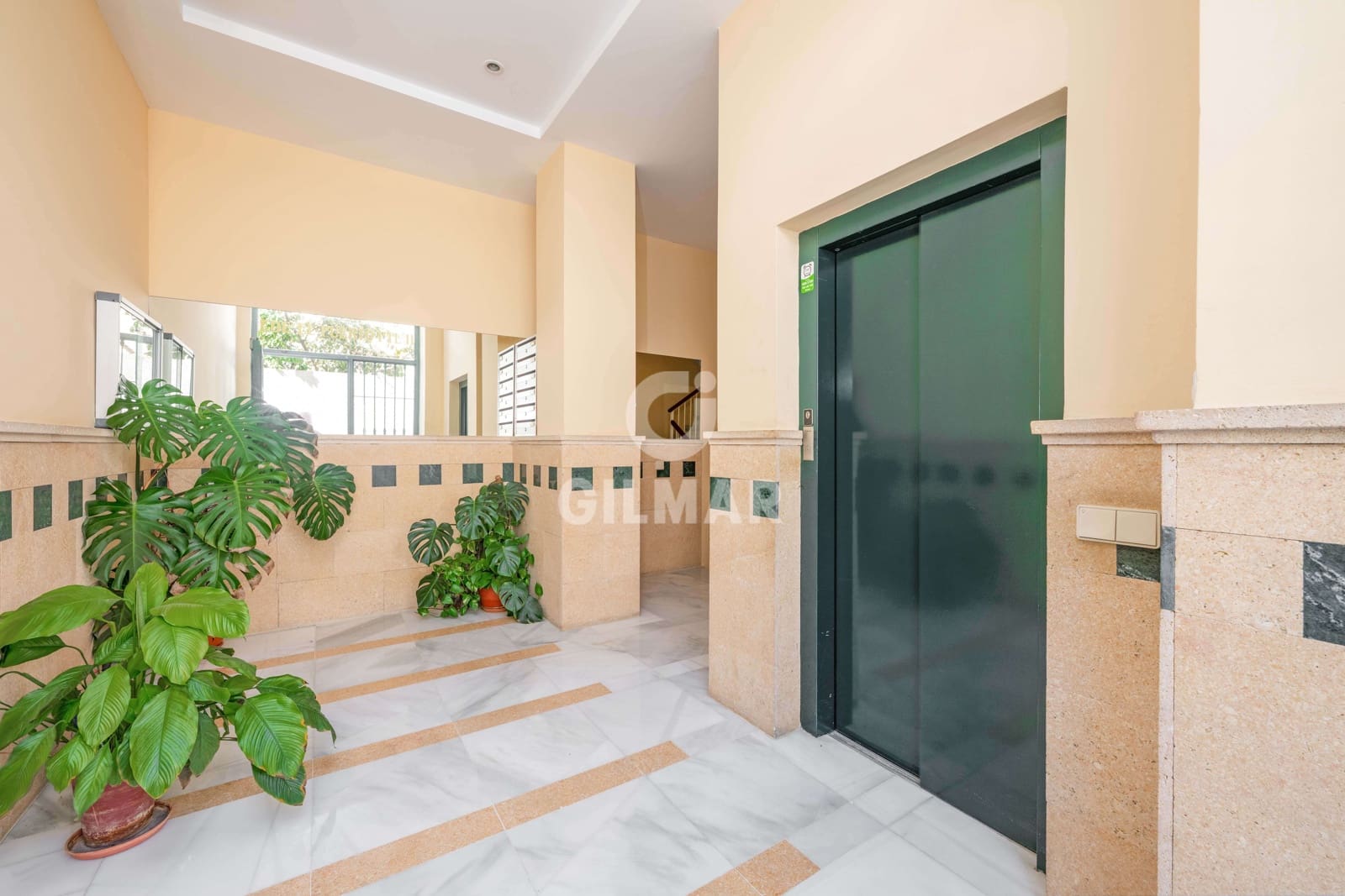 Piso de 2 habitaciones en Marbella en venta - 480.000 € (Ref: 9827550)