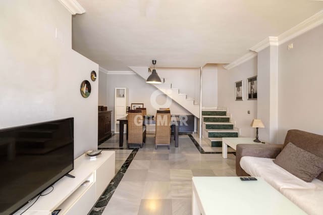 4 makuuhuone Kattohuoneisto myytävänä paikassa Marbella Centro, Marbella mukana uima-altaan 
autotalli - 570 000 € (Ref: 9827687)