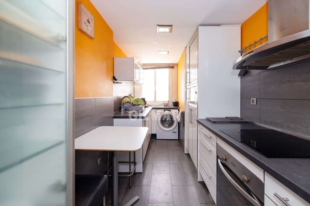 4 makuuhuone Kattohuoneisto myytävänä paikassa Marbella Centro, Marbella mukana uima-altaan 
autotalli - 570 000 € (Ref: 9827687)