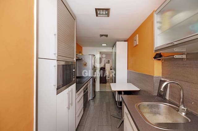 4 makuuhuone Kattohuoneisto myytävänä paikassa Marbella Centro, Marbella mukana uima-altaan 
autotalli - 570 000 € (Ref: 9827687)
