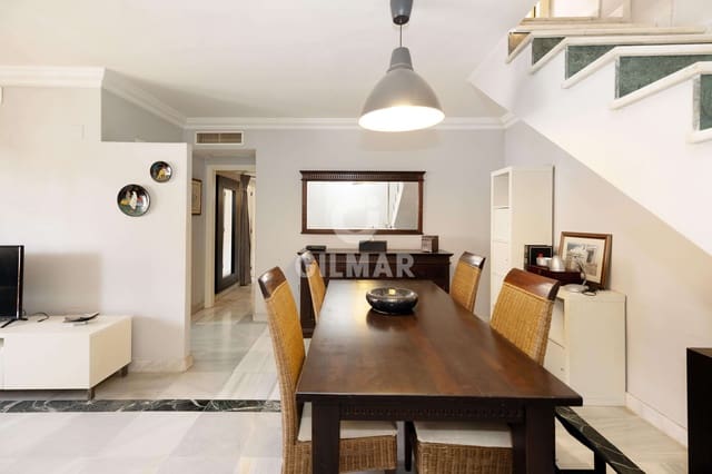 4 makuuhuone Kattohuoneisto myytävänä paikassa Marbella Centro, Marbella mukana uima-altaan 
autotalli - 570 000 € (Ref: 9827687)