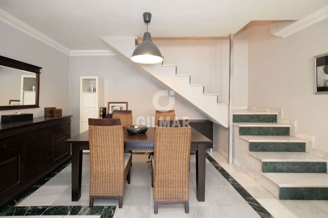 4 makuuhuone Kattohuoneisto myytävänä paikassa Marbella Centro, Marbella mukana uima-altaan 
autotalli - 570 000 € (Ref: 9827687)