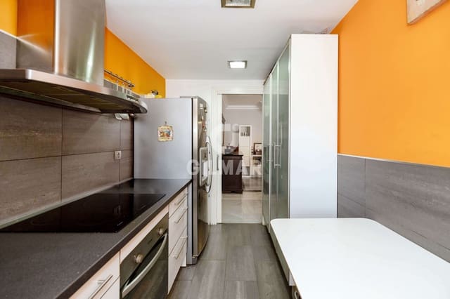 4 makuuhuone Kattohuoneisto myytävänä paikassa Marbella Centro, Marbella mukana uima-altaan 
autotalli - 570 000 € (Ref: 9827687)