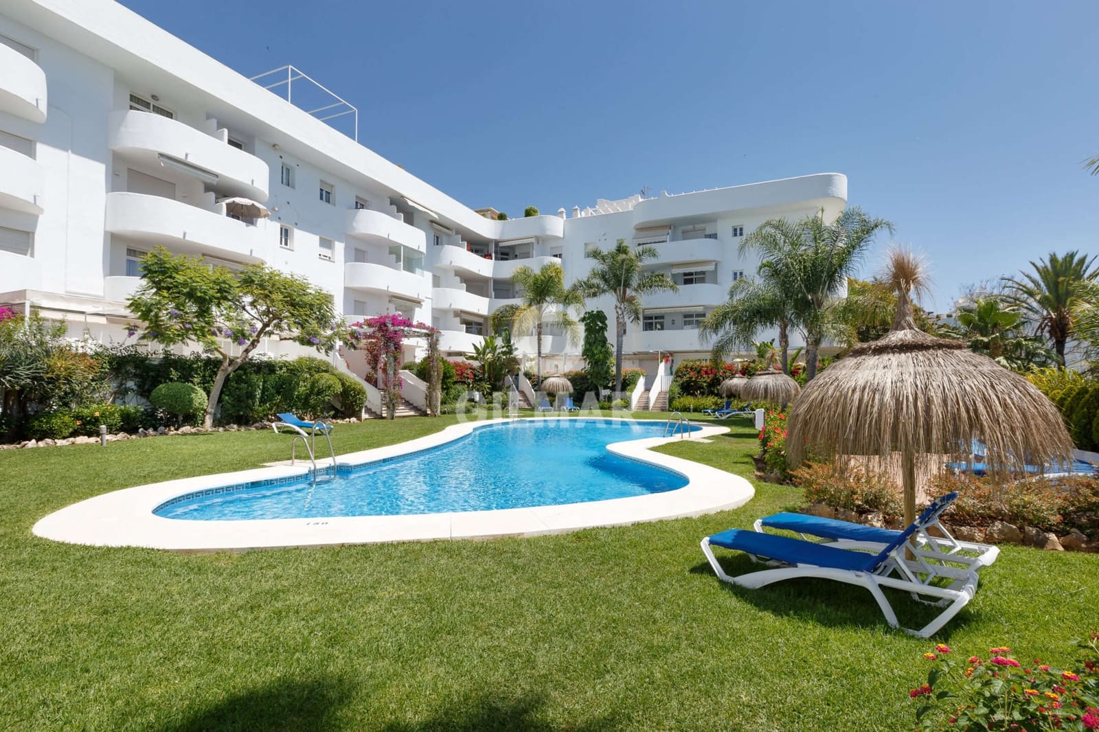 Ático de 2 habitaciones en Marbella en venta con piscina garaje - 815.000 € (Ref: 9827688)