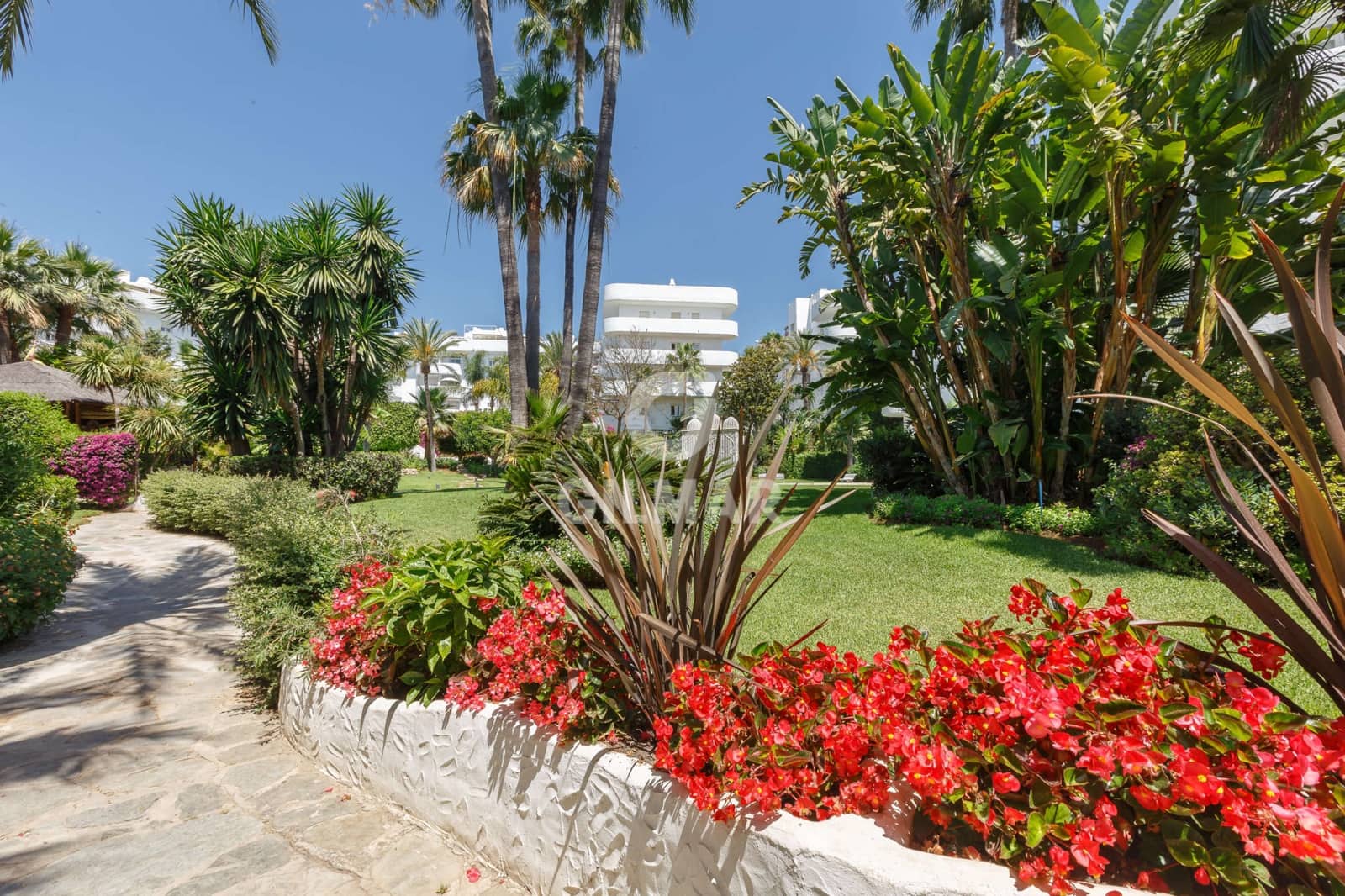 Ático de 2 habitaciones en Marbella en venta con piscina garaje - 815.000 € (Ref: 9827688)