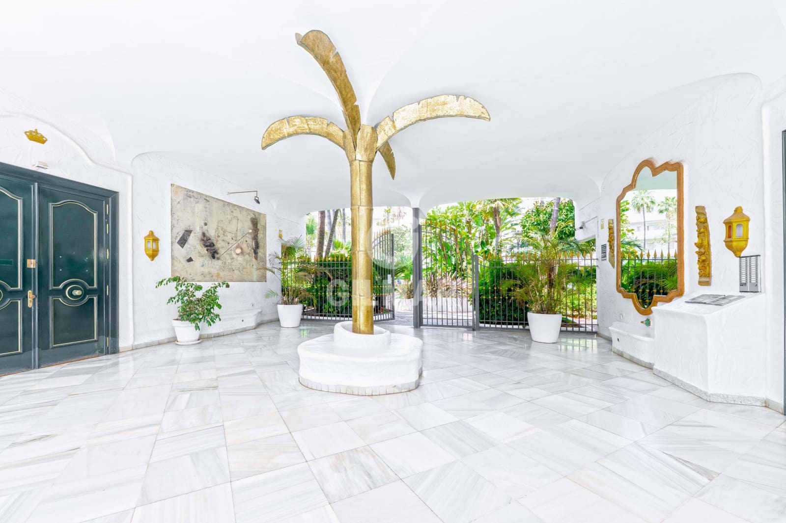 Ático de 2 habitaciones en Marbella en venta con piscina garaje - 815.000 € (Ref: 9827688)
