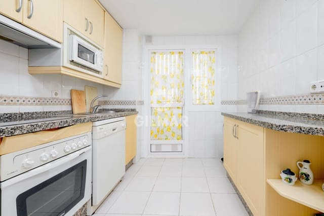Ático de 2 habitaciones en Marbella Centro, Marbella en venta con piscina garaje - 815.000 € (Ref: 9827688)