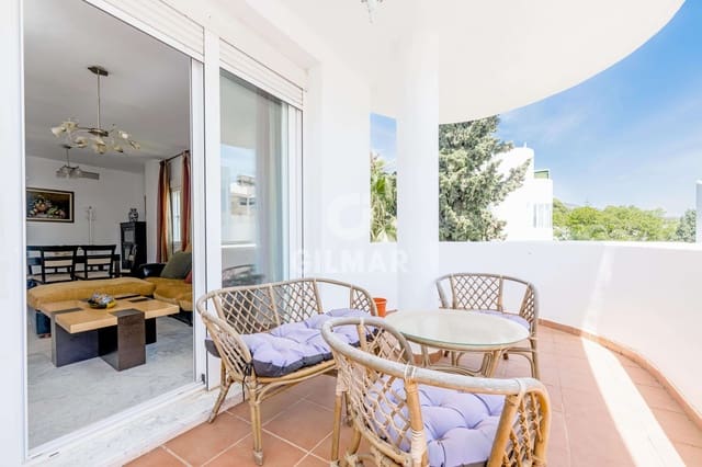 Ático de 2 habitaciones en Marbella Centro, Marbella en venta con piscina garaje - 815.000 € (Ref: 9827688)