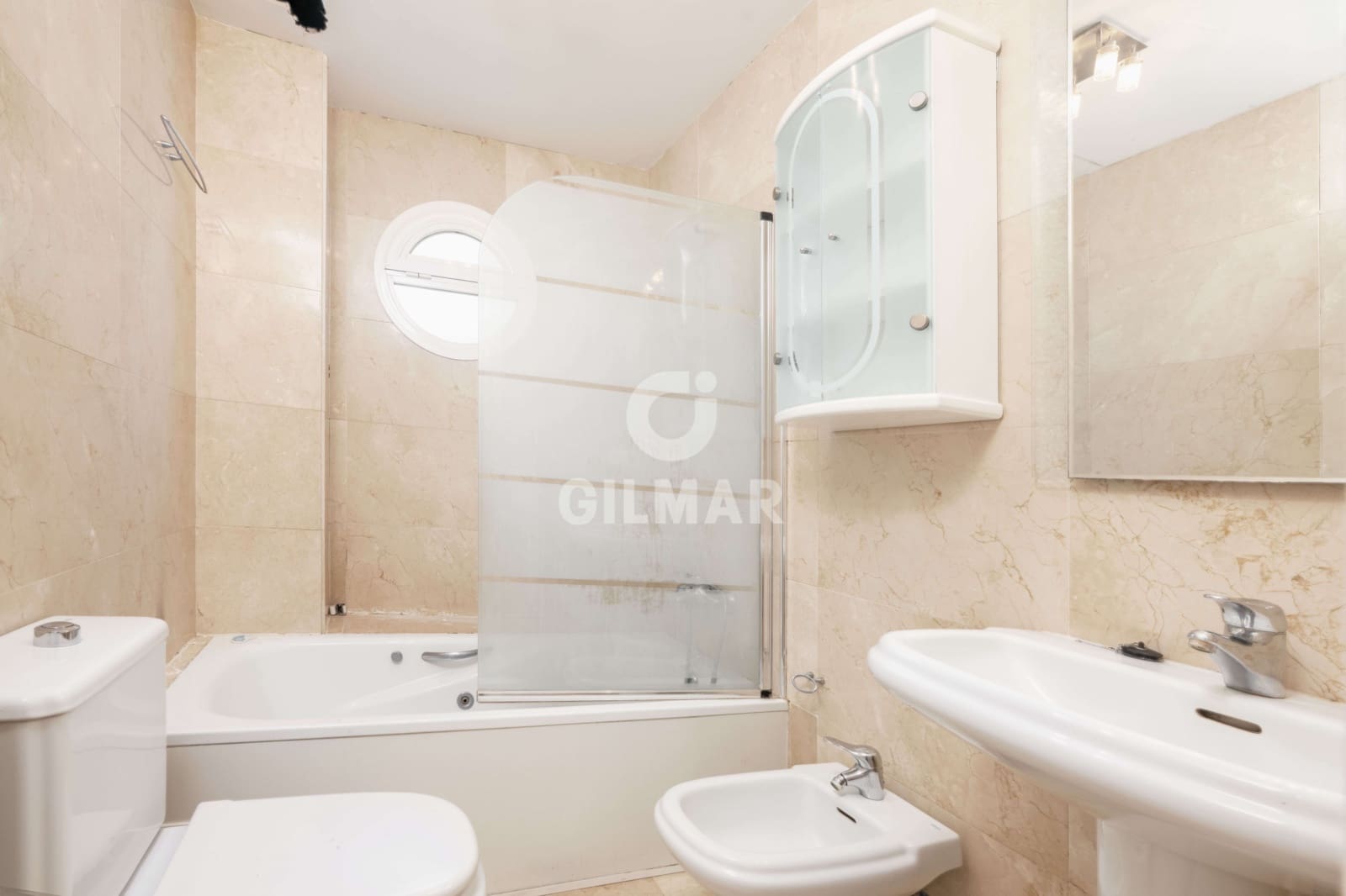Ático de 2 habitaciones en Marbella en venta con piscina garaje - 815.000 € (Ref: 9827688)