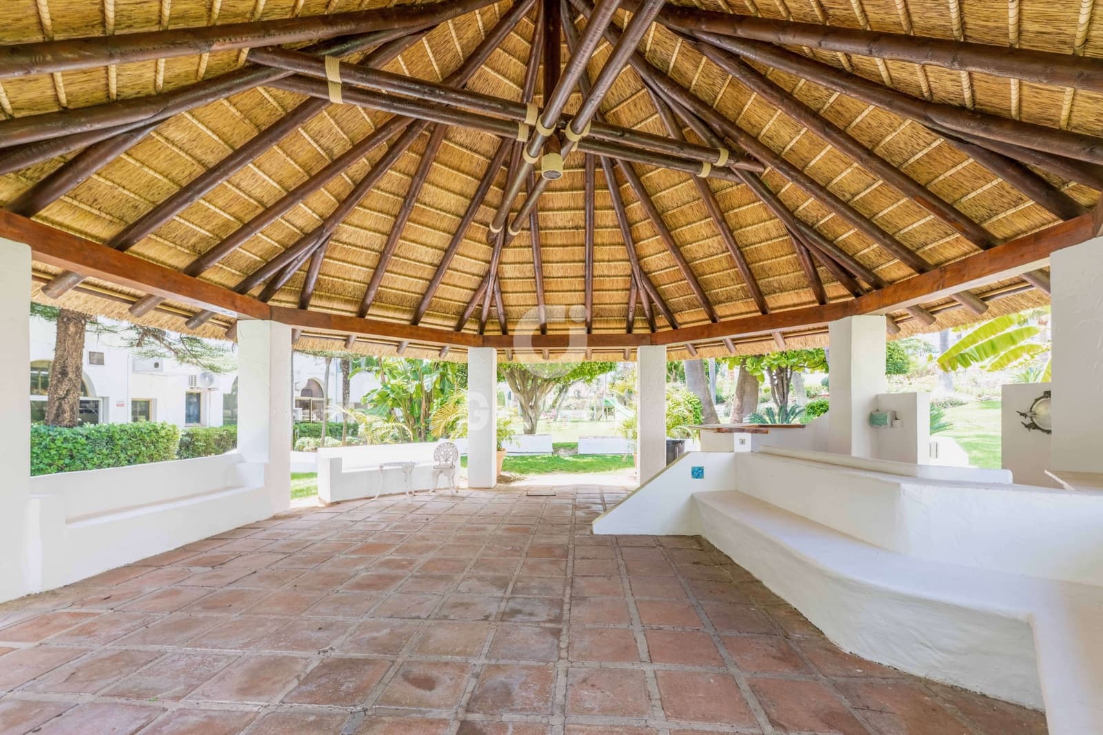 Ático de 2 habitaciones en Marbella en venta con piscina garaje - 815.000 € (Ref: 9827688)