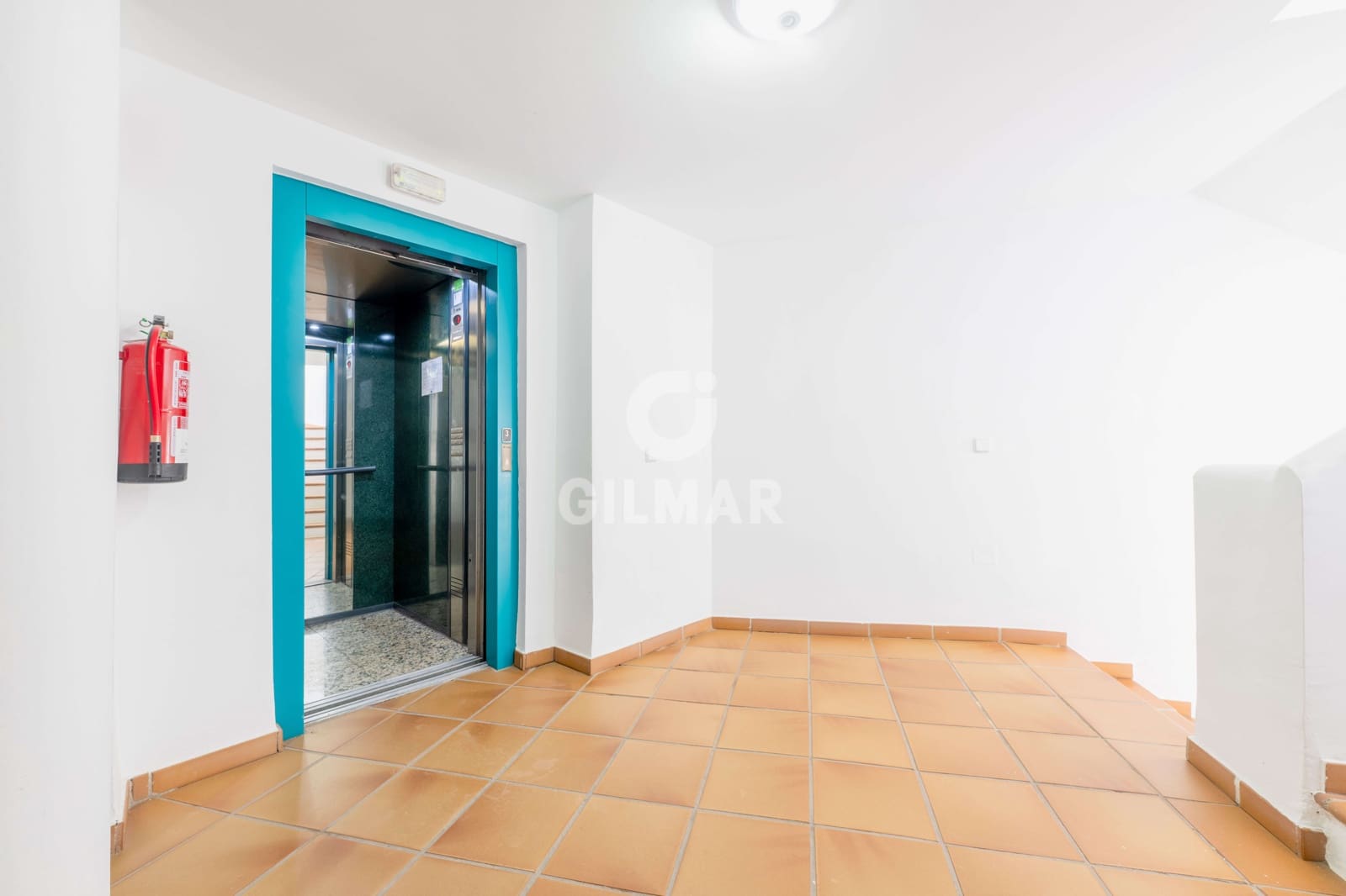 Ático de 2 habitaciones en Marbella en venta con piscina garaje - 815.000 € (Ref: 9827688)