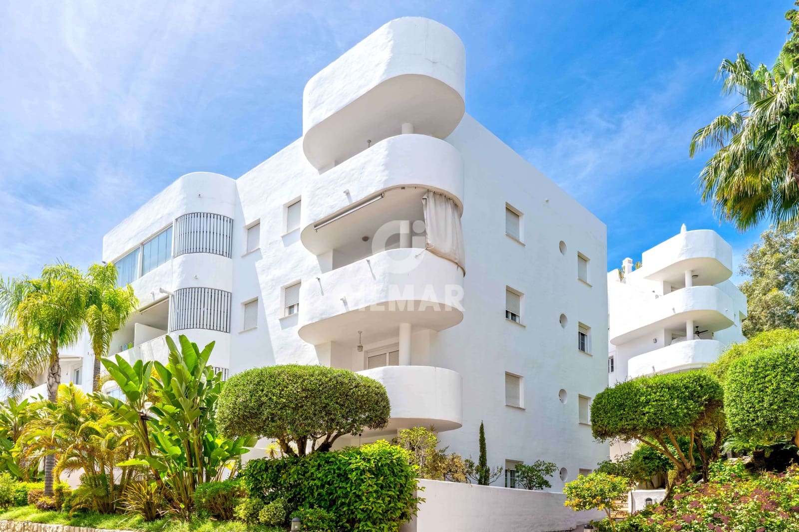 Ático de 2 habitaciones en Marbella en venta con piscina garaje - 815.000 € (Ref: 9827688)