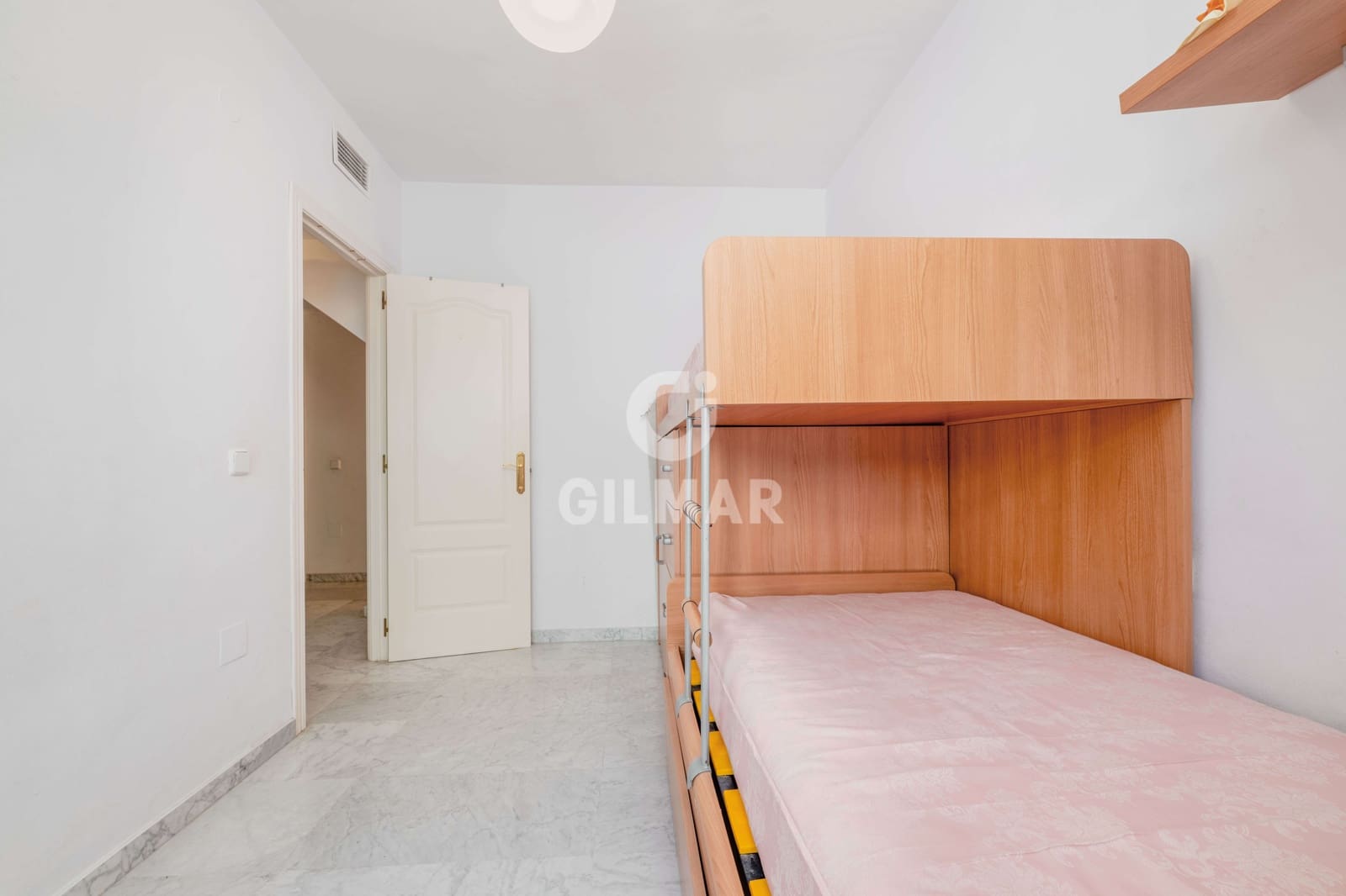 Ático de 2 habitaciones en Marbella en venta con piscina garaje - 815.000 € (Ref: 9827688)