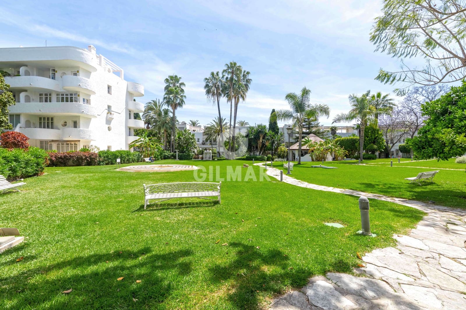 Ático de 2 habitaciones en Marbella en venta con piscina garaje - 815.000 € (Ref: 9827688)