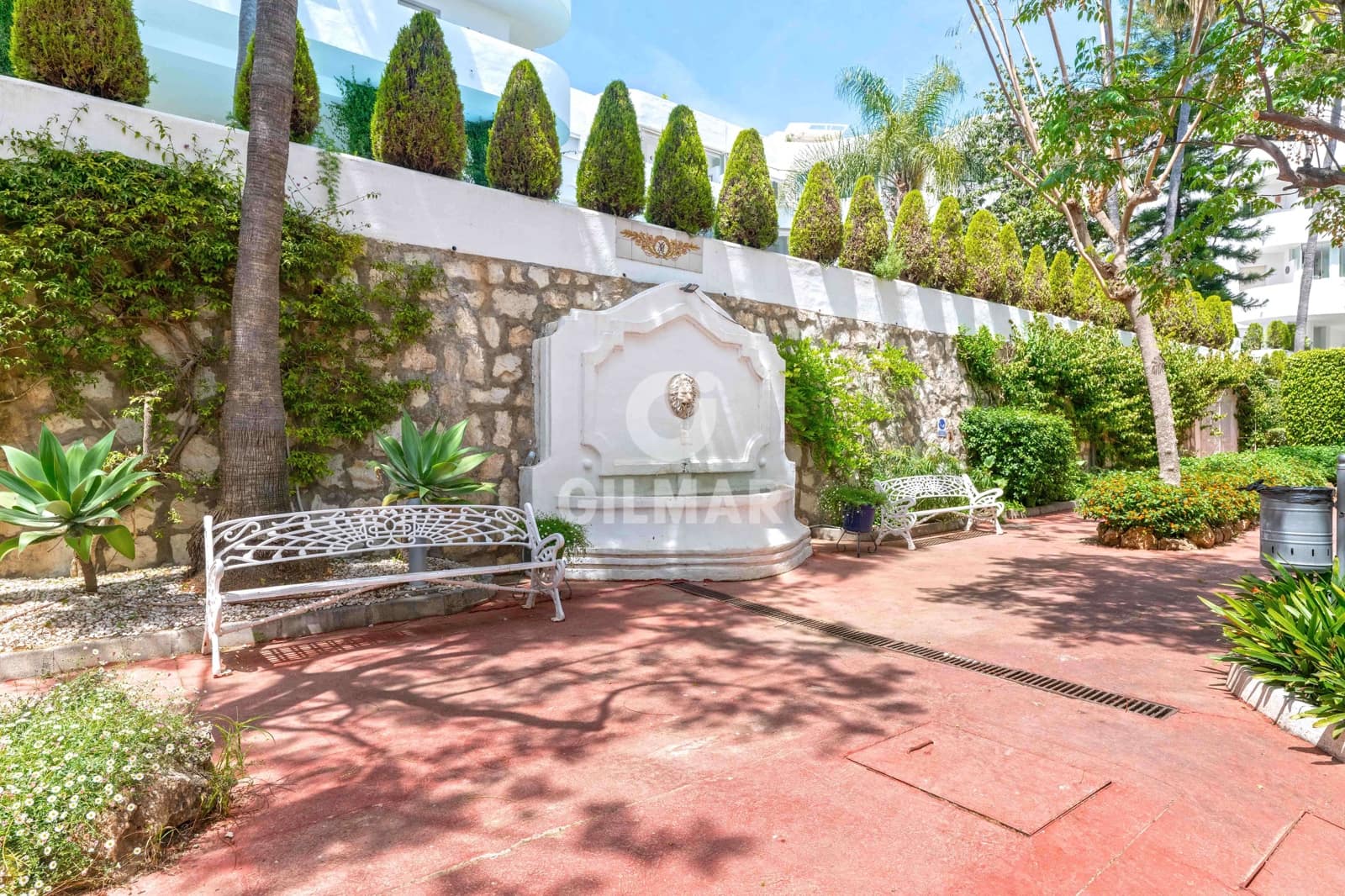 Ático de 2 habitaciones en Marbella en venta con piscina garaje - 815.000 € (Ref: 9827688)