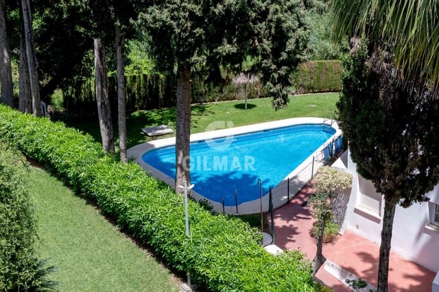 Ático de 2 habitaciones en Marbella Centro, Marbella en venta con piscina garaje - 815.000 € (Ref: 9827688)